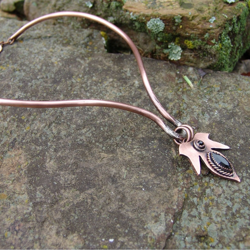 Elegant Copper and Black Pendant Necklace
